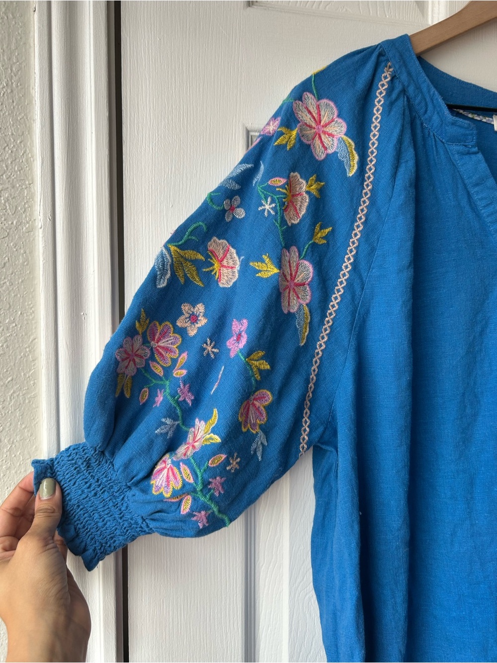Umgee blouse with embroidered florals on sleeves L GUC - Picture 4 of 11